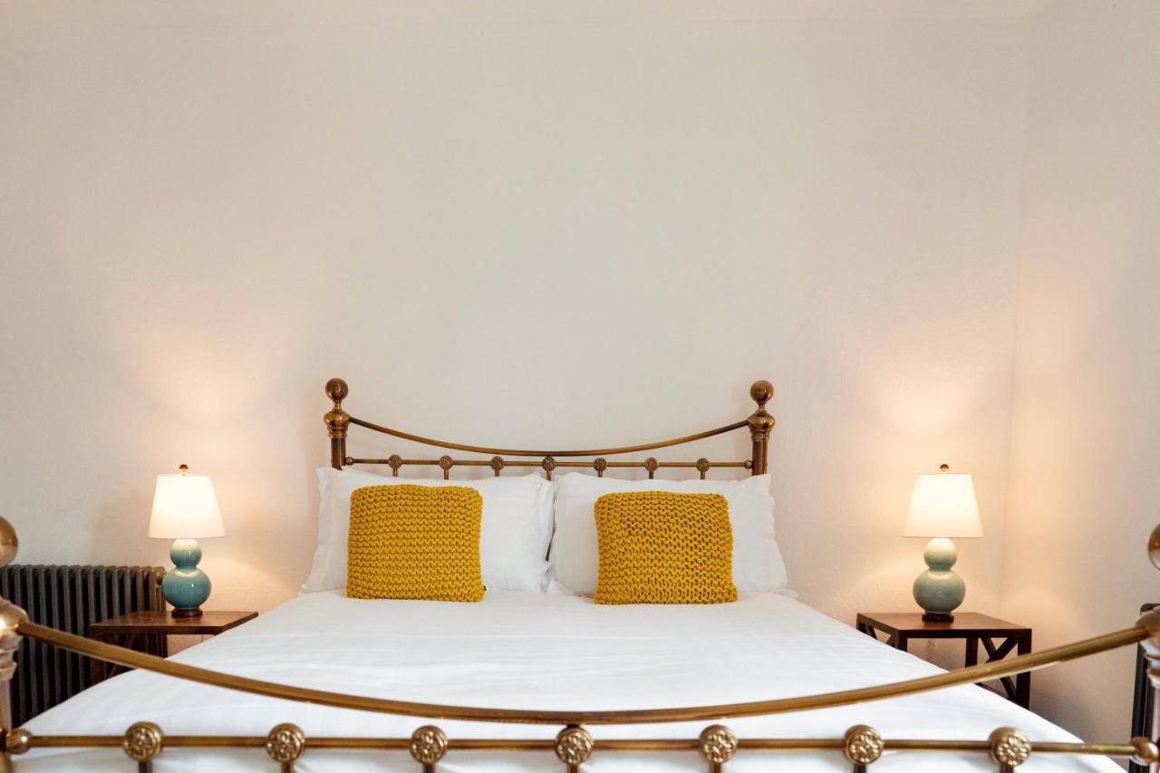 Stylish Retreat Inside Walls Holiday home *